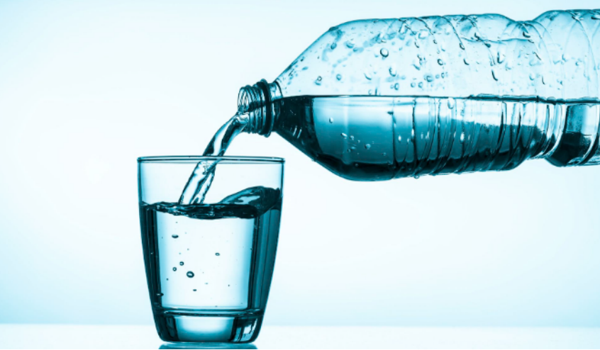 3 avantages de l'eau minérale en bouteille pour boire et cuisiner -  Machines fiables