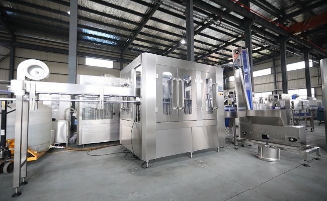 2000BPH Small Scale Mineral Water Bottle Filling Machine 